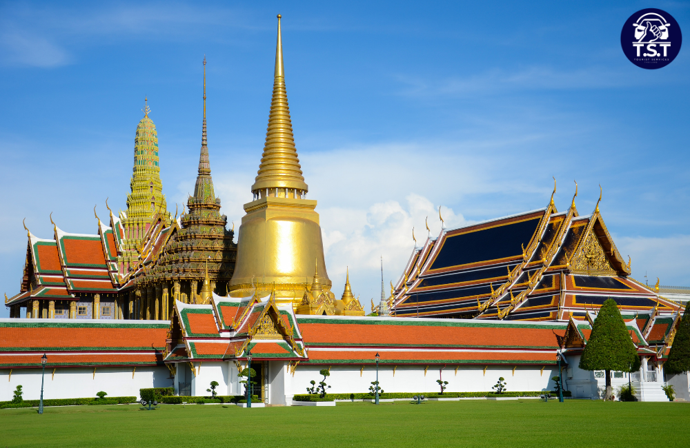 First-Time-in-Thailand_-The-Grand-Palace-and-Wat-Phra-Kaew-in-Bangkok